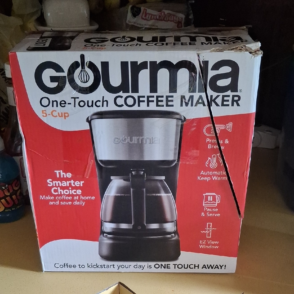 ⭐️Gourmia One-Touch Coffee Maker - Black and Silver 5 Cup.